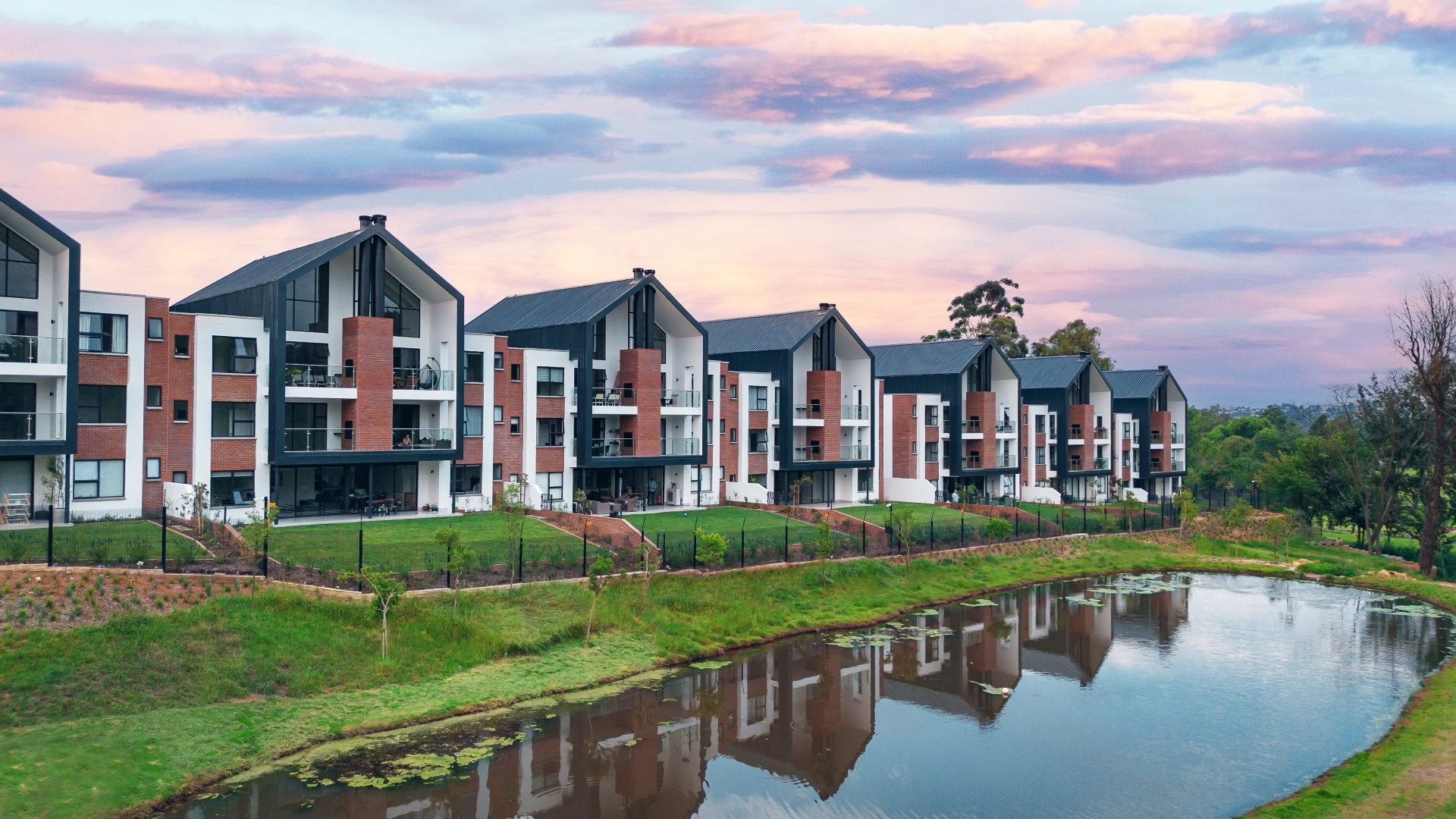 Brookfield at Royal exterior